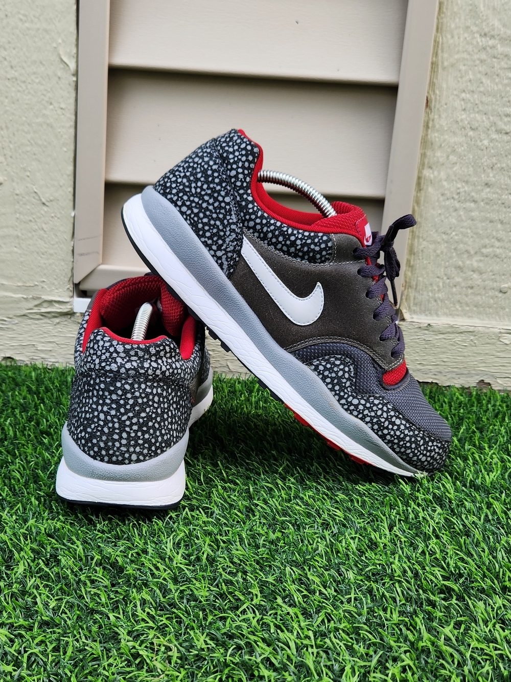 Nike Air Max Safari 371740_016 Anthracite Sneakers Men's Size 11 Black Gray Red